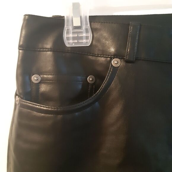 NWOT Women's Express Black Faux Leather Pants - Picture 3 of 8